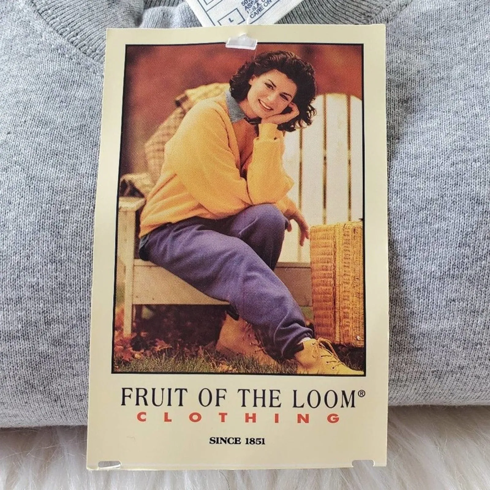 - NWT Vintage 90s Fruit Of The Loom Sweatshirt │L