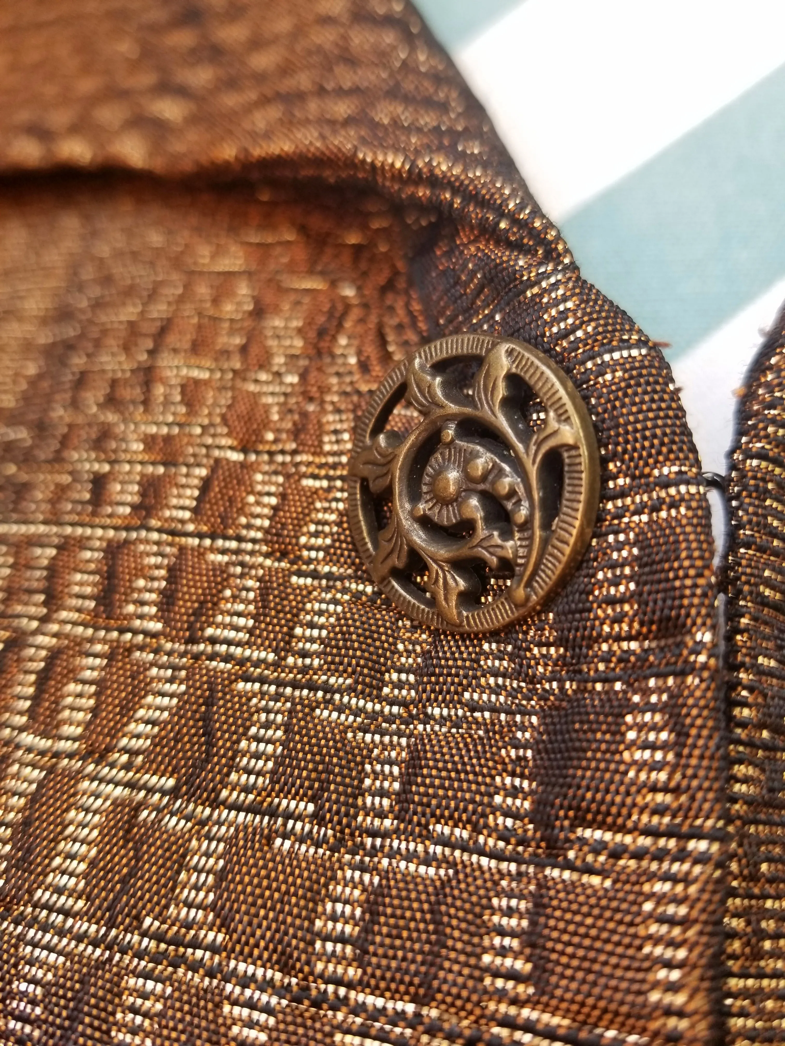LARGE UNIQUE COLOR CHANGING JACKET WITH BEAUTIFUL BUTTONS