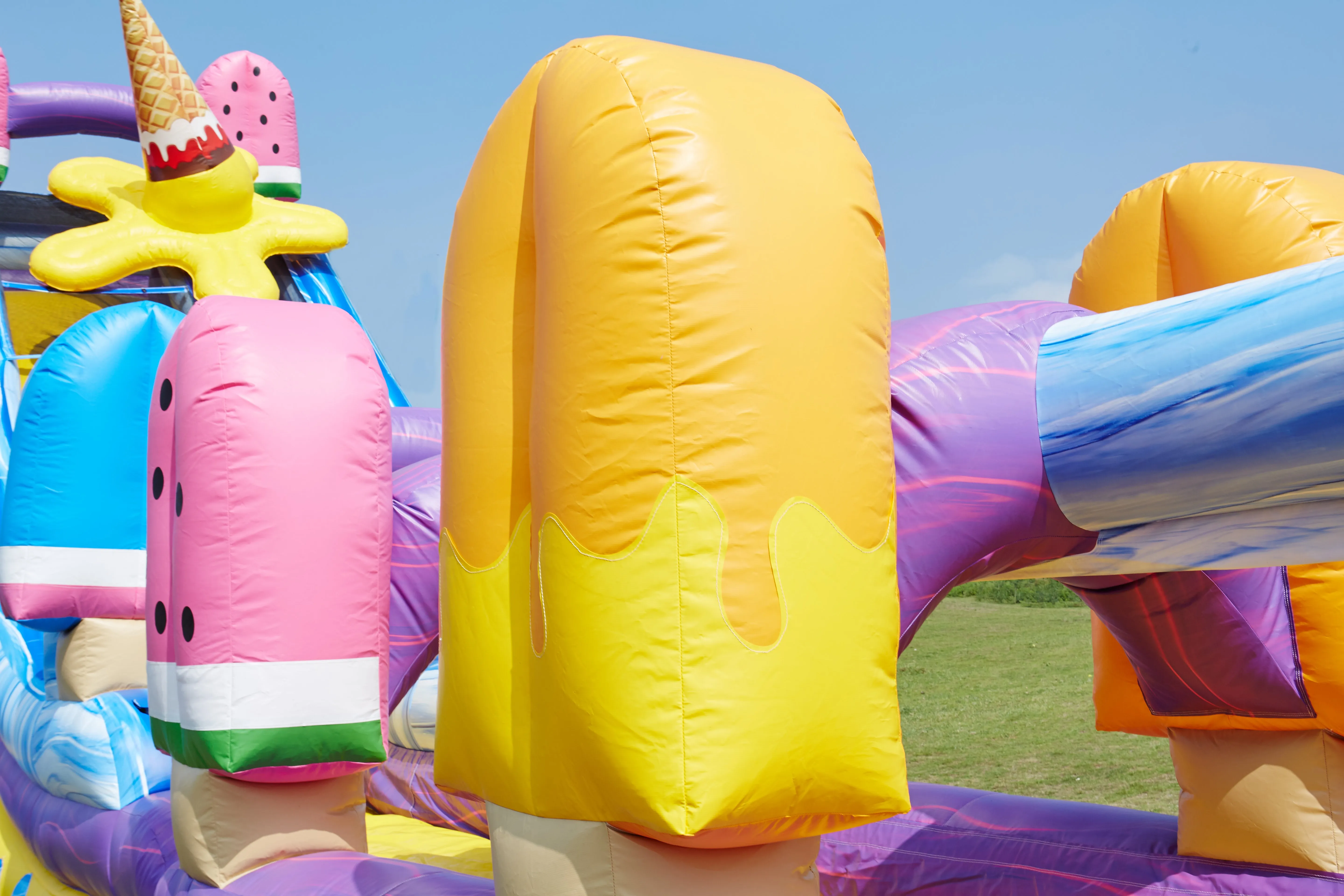 (PREORDER 04/2025) ICE POPS SLIP N SLIDE