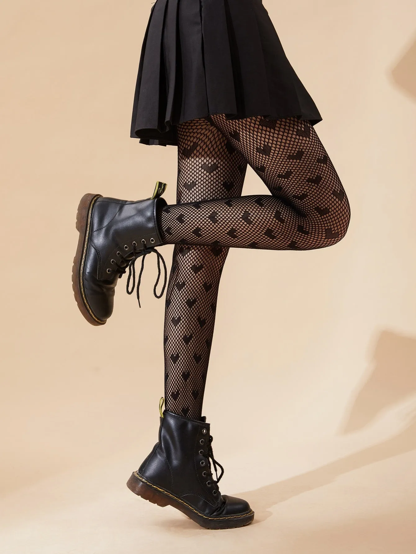SHEIN Heart Pattern Fishnet Black Tights For Women