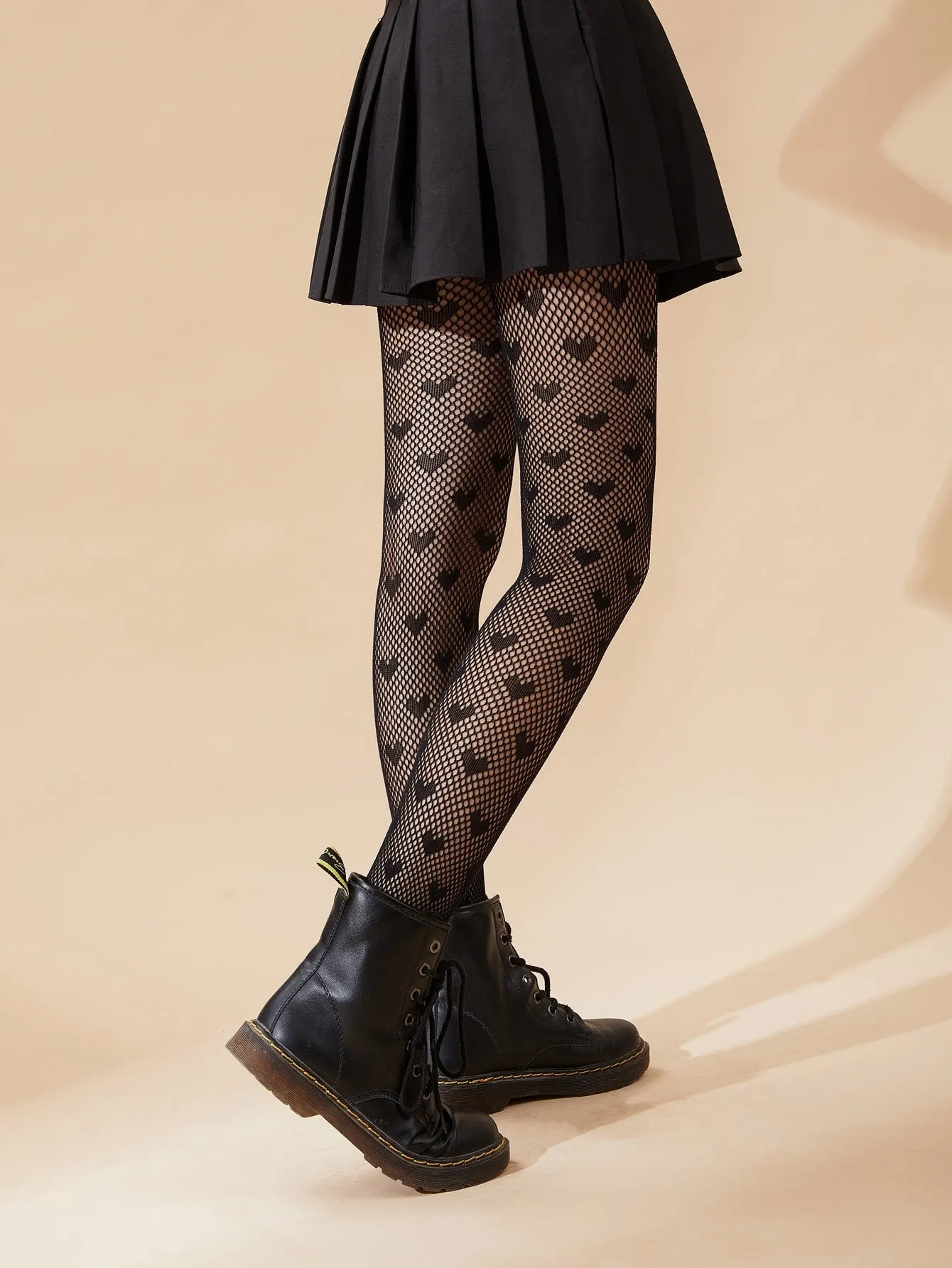 SHEIN Heart Pattern Fishnet Black Tights For Women
