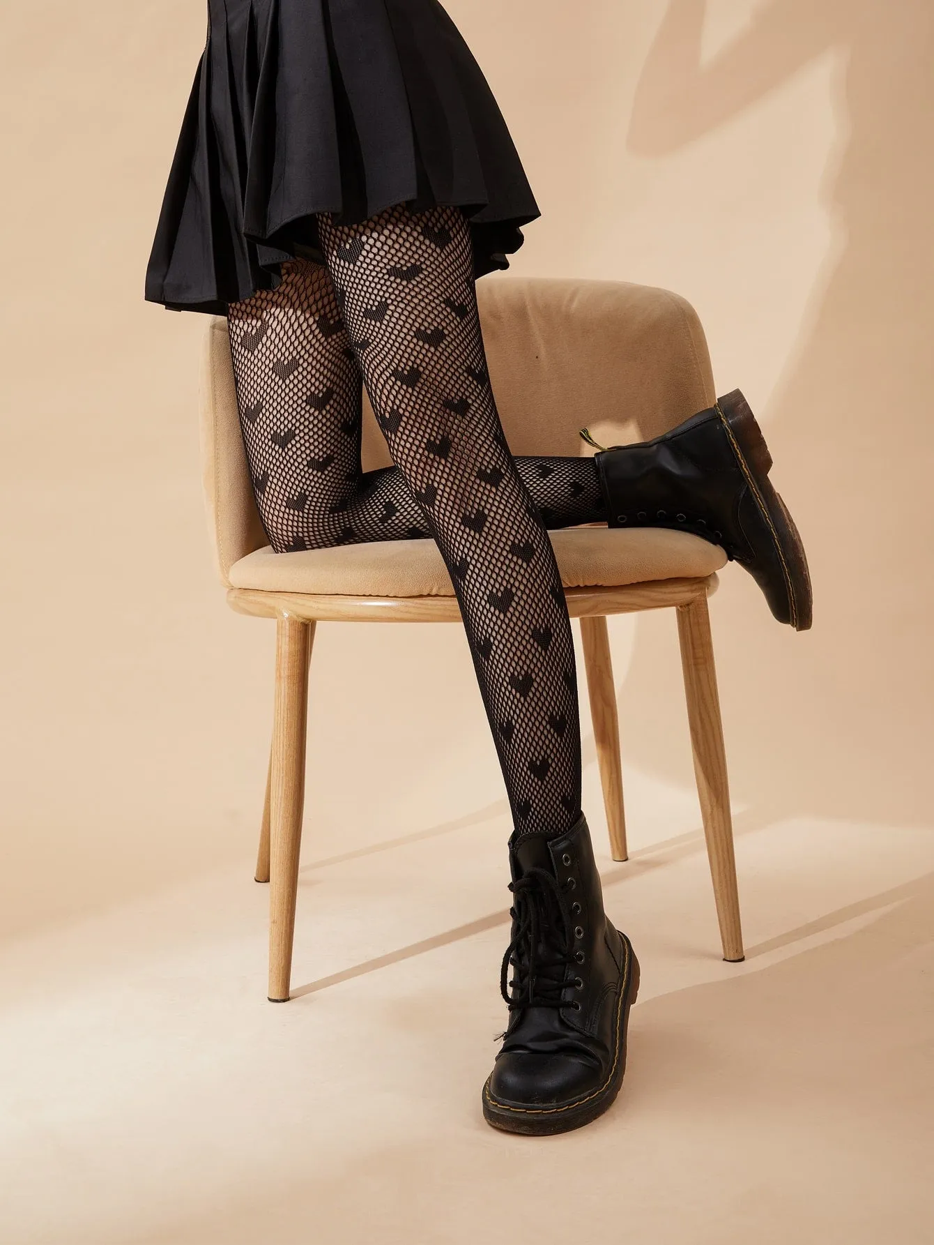 SHEIN Heart Pattern Fishnet Black Tights For Women