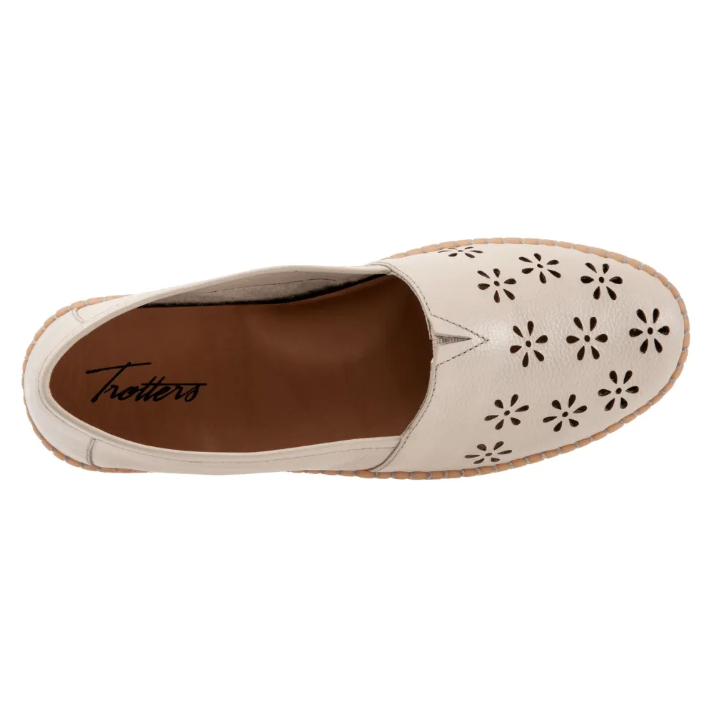 Trotters Rosie Ivory Leather Slip-On (Women's)