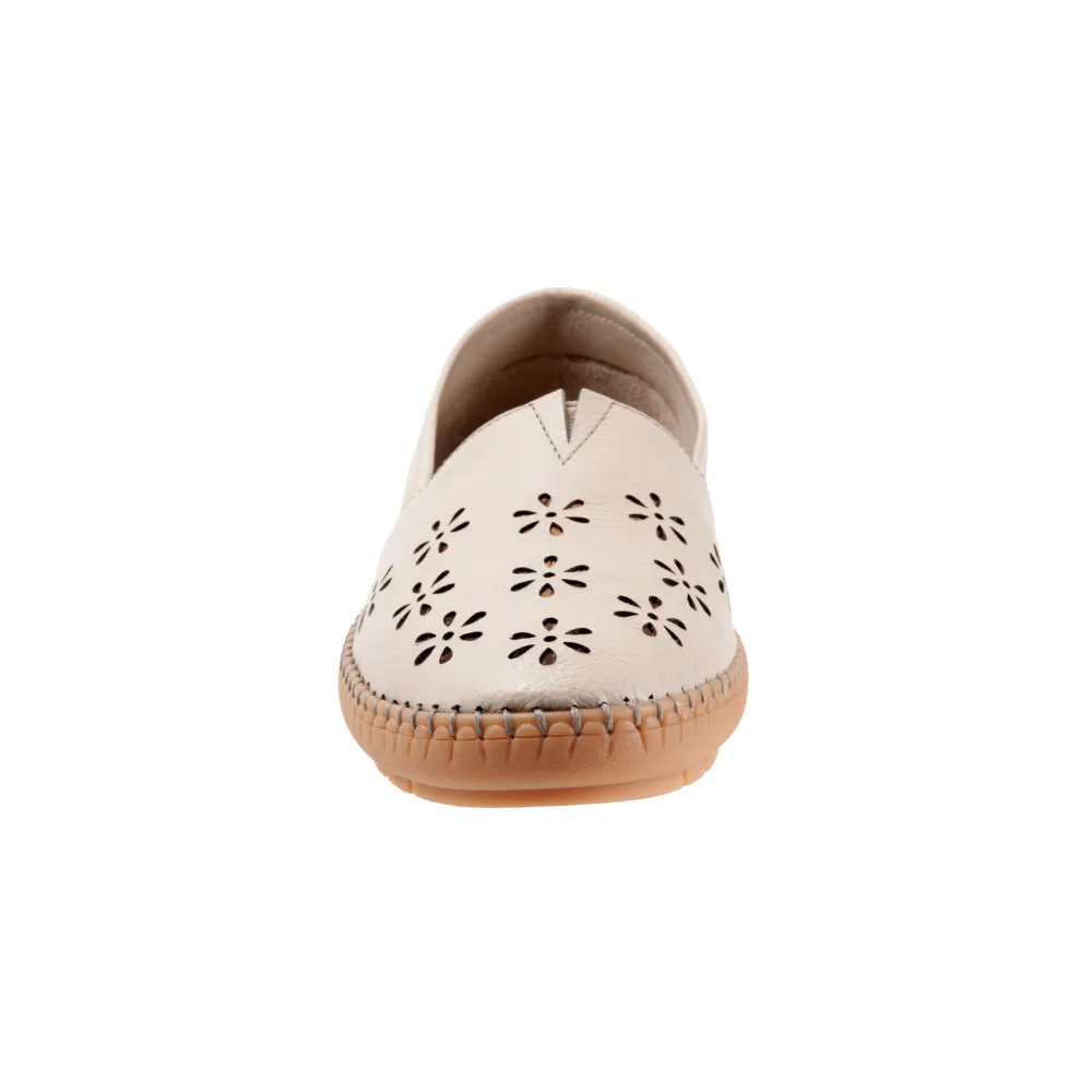 Trotters Rosie Ivory Leather Slip-On (Women's)